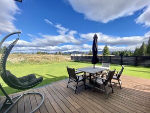 Outdoor dining - Blue Lake Holiday Home - Twizel - FREE WIFI (Twizel)