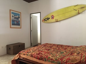 2 slaapkamers, een strijkplank/strijkijzer, rolstoeltoegang