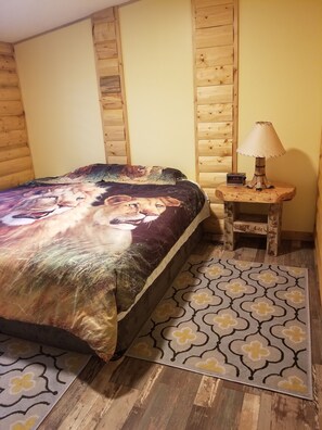 5 bedrooms, iron/ironing board, WiFi, bed sheets