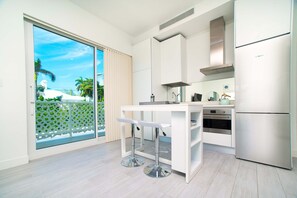 Fridge, microwave, oven, stovetop - Modern Studio Apt Near Beach w/ Rooftop Pool, Onsite Restaurants, etc. (West Bay)