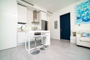 Interior - Modern Studio Apt Near Beach w/ Rooftop Pool, Onsite Restaurants, etc. (West Bay)