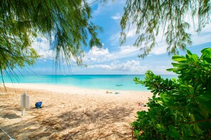 Beach nearby - Modern Studio Apt Near Beach w/ Rooftop Pool, Onsite Restaurants, etc. (West Bay)