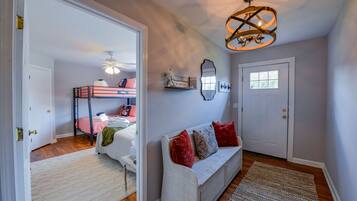 3 bedrooms, desk, iron/ironing board, WiFi