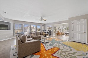 TV, DVD-spiller og fotballspill