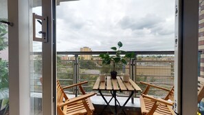 Outdoor dining - Cozy Hackney Apartment (London)