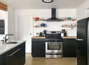 Private kitchen - Newly Remodeled Alpine-Modern Cabin (Pinedale)