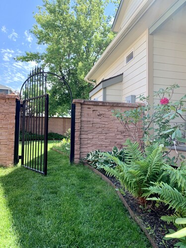 Spacious, Clean Home in Town w/ King En Suite & Hot Tub