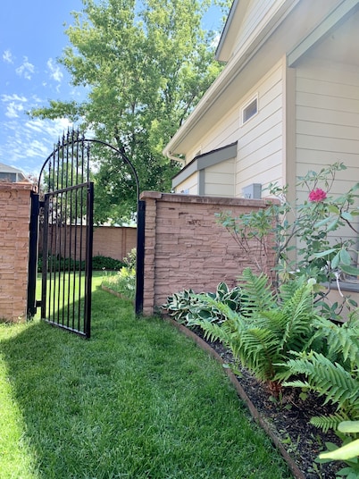 Spacious, Clean Home in Town w/ King En Suite & Hot Tub