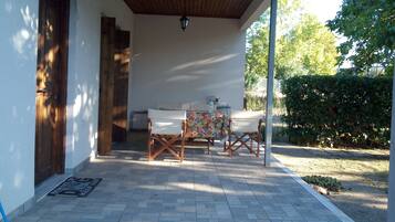 Cottage, Multiple Beds | Outdoor dining