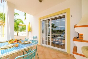 Outdoor dining - Villa Isabella - FARM VILLAGE (Albufeira)