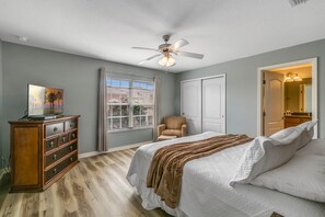 4 bedrooms, iron/ironing board, WiFi, bed sheets