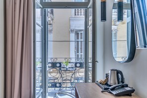 Habitación doble Deluxe, balcón, vista a la ciudad | Vista del balcón
