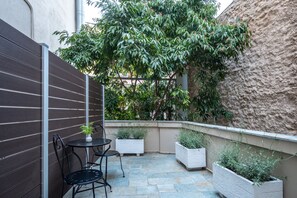 Deluxe Double Room, Balcony, Garden View | Balcony - Philia Boutique Hotel (Athens)