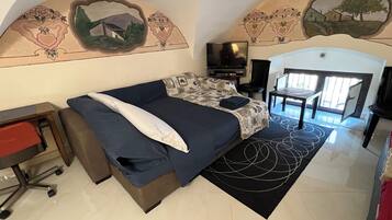 2 bedrooms, desk, iron/ironing board, free WiFi