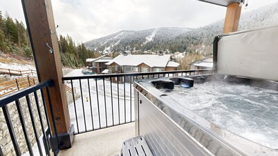 The Crowe's Nest @ Peaks West