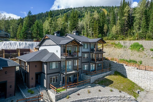 The Crowe's Nest @ Peaks West