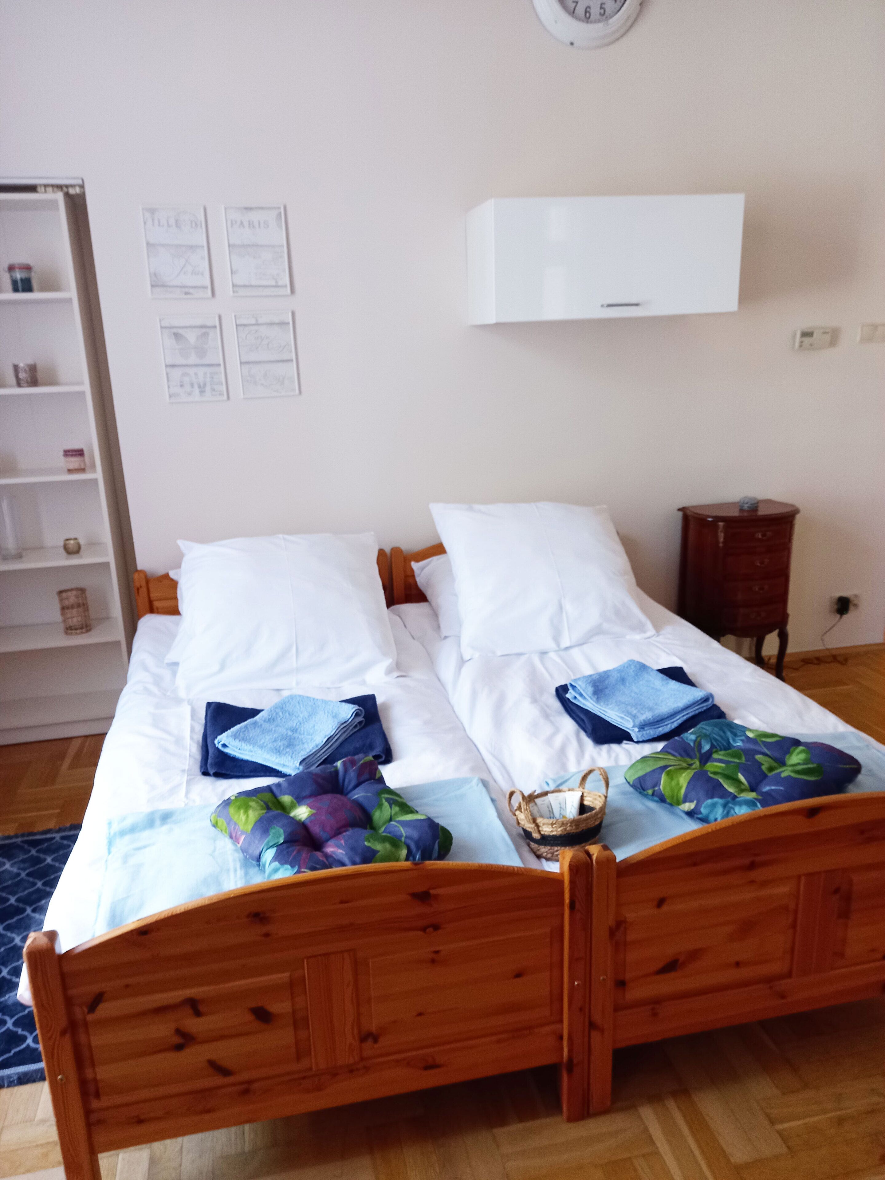 1 chambre, fer et planche à repasser, Wi-Fi gratuit, draps fournis