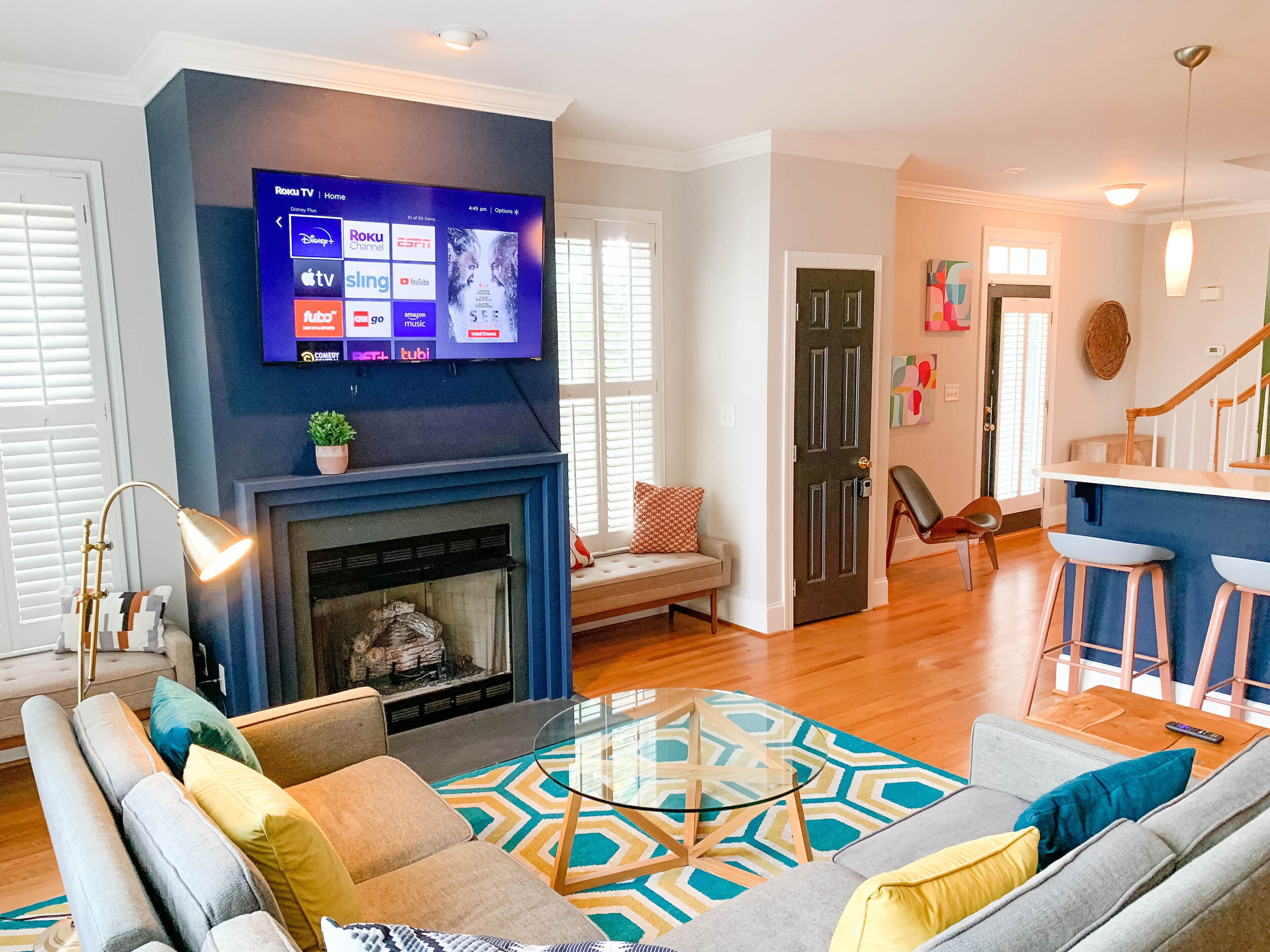 Smart TV, fireplace, books, offices