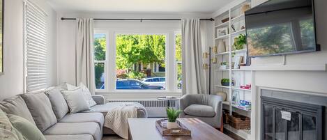 Una Smart TV, libros