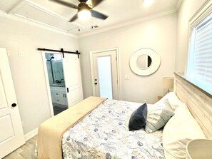 3 bedrooms, iron/ironing board, free WiFi - Beautiful Beach Home -3 min walk to beach -with golf cart option (Myrtle Beach)