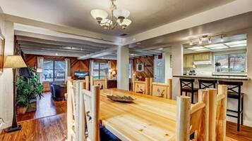 Nhà, nhiều giường, bồn tắm nước nóng, quang cảnh núi (Paloma Place) | Khu ăn uống