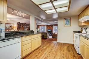 House, Multiple Beds, Hot Tub, Mountain View (Paloma Place) | Private kitchen | Fridge, microwave, oven, stovetop - Paloma Place - 30+ Day Vacation Home (South Lake Tahoe)