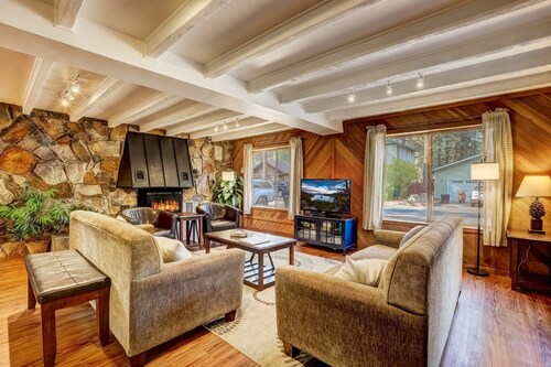 Paloma Place  Hot Tub | Game Room | Pool Table