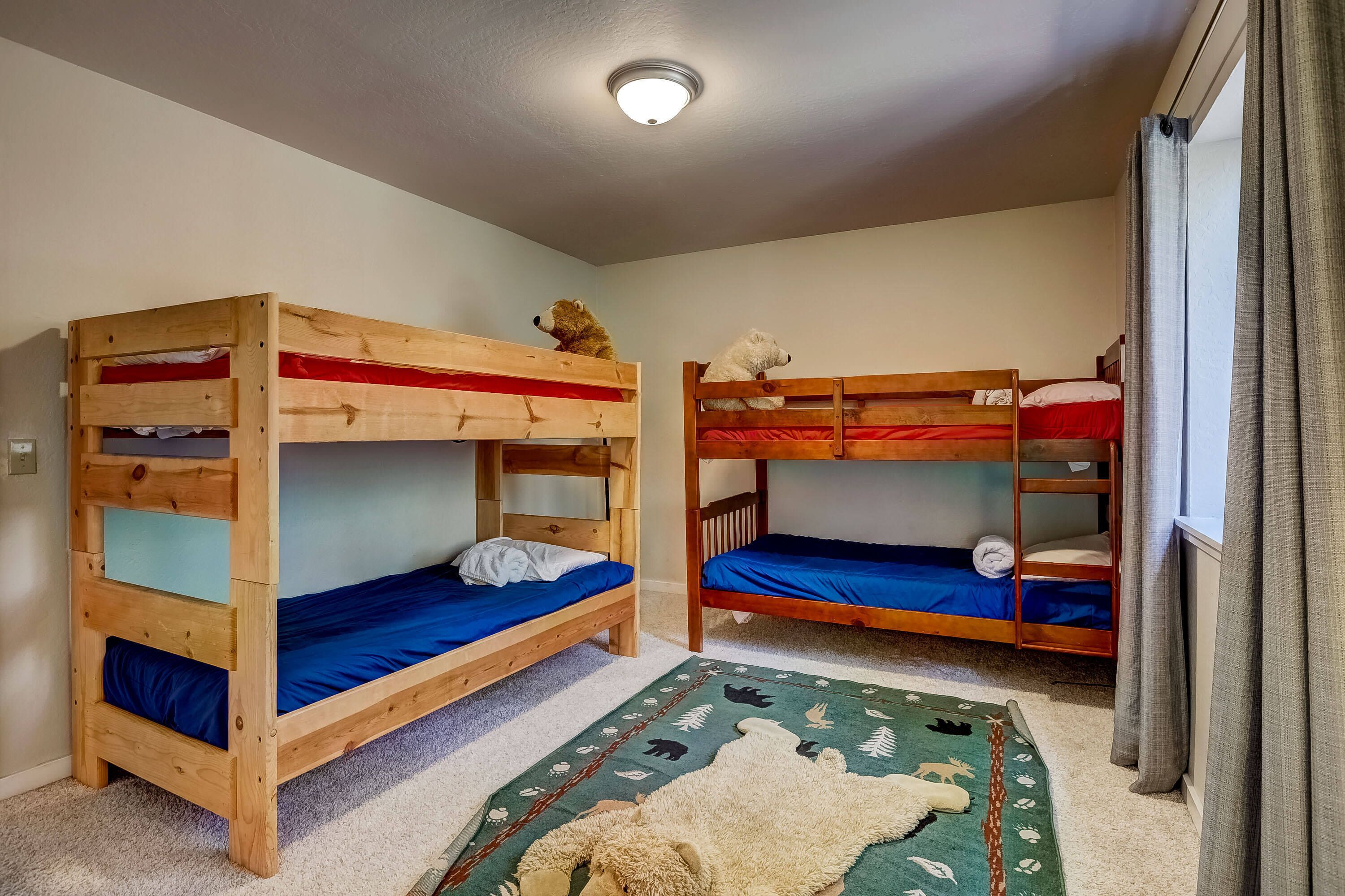 Casa, várias camas, banheira de imersão, vista para a montanha (Paloma Place) | 4 quartos, individualmente decorados, individualmente mobiliados