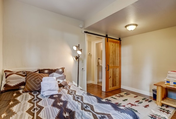 4 bedrooms, individually decorated, individually furnished, free WiFi