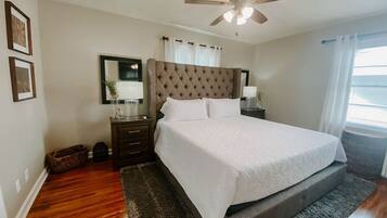 3 bedrooms, desk, iron/ironing board, travel crib