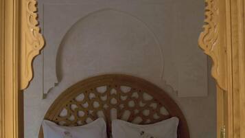 6 bedrooms, in-room safe, free WiFi, bed sheets