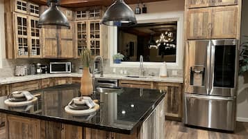 Kühlschrank, Mikrowelle, Geschirrspüler