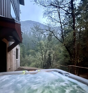 Outdoor spa tub - Rustic Modern Chalet on Seven Acres at Sundance (Sundance)