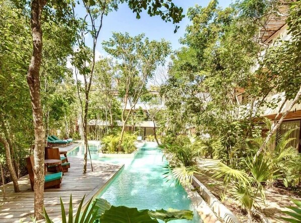 2 albercas al aire libre 