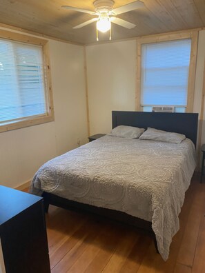 4 chambres, bureau, Wi-Fi gratuit, draps fournis
