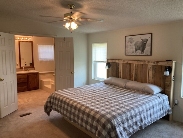3 bedrooms, iron/ironing board, free WiFi, bed sheets