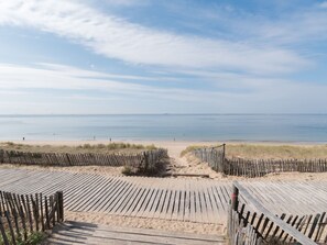 På stranden