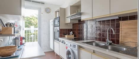 Fridge, microwave, oven, dishwasher