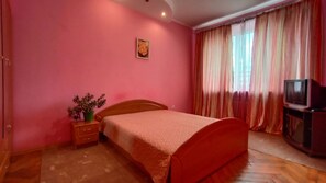 2 bedrooms, WiFi - Big apartment in center Kharkov (Харків)