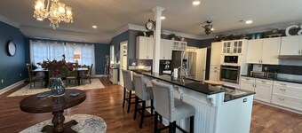 Hook Wine & Sinker~sleeps 14 to 16 🚤 includes slip at Inn 🚤water views!!!