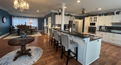 Hook Wine & Sinker~sleeps 14 to 16 🚤 includes slip at Inn 🚤water views!!!