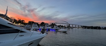 Hook Wine & Sinker~sleeps 14 to 16 🚤 includes slip at Inn 🚤water views!!!