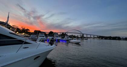 Hook Wine & Sinker~sleeps 14 to 16 🚤 includes slip at Inn 🚤water views!!!