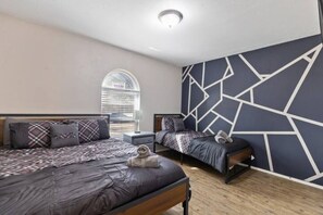 3 bedrooms, desk, iron/ironing board, free WiFi