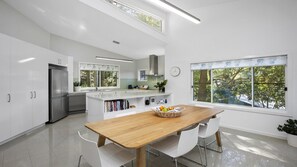 Micro-ondes, four, plaque de cuisson, lave-vaisselle