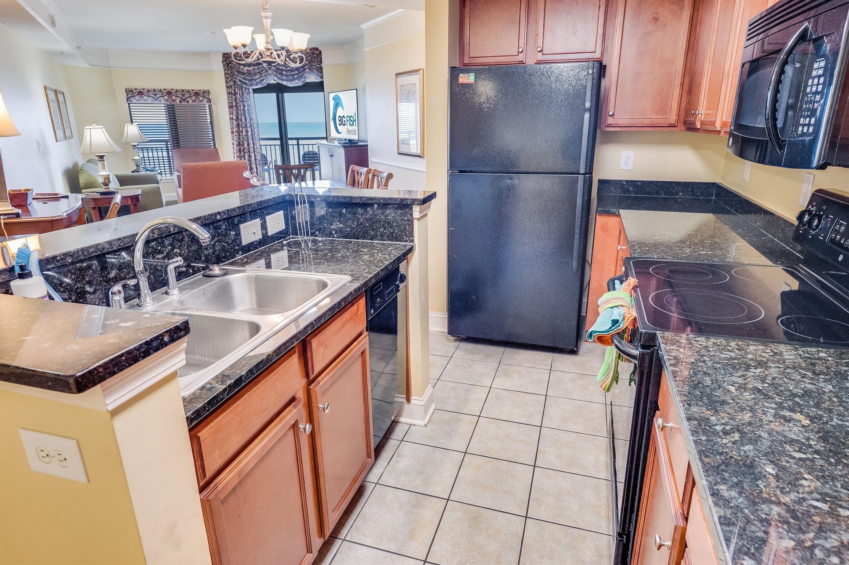 Geladeira, micro-ondas, fogão, cooktop