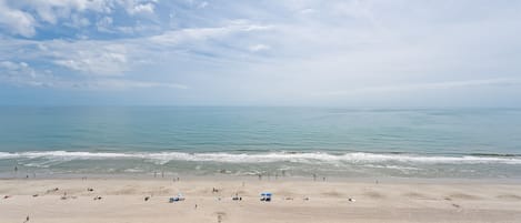 På stranden