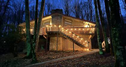 Spacious 3BR/3BA Cabin Only 0.5 Miles From Slopes!