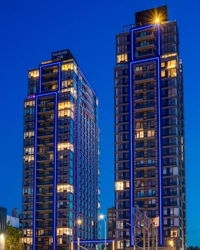 Global Luxury Suites At The Arches