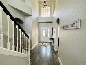 Interior - Relax in style! Close to parks - TVs every room - Modern kitchen - near golf. (Davenport)